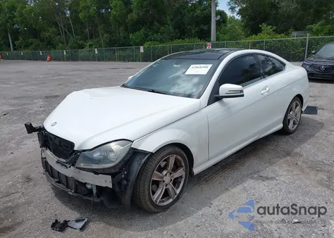 2014 Mercedes-Benz C 250 из США, поврежденный, VIN WDDGJ4HB1EG291119